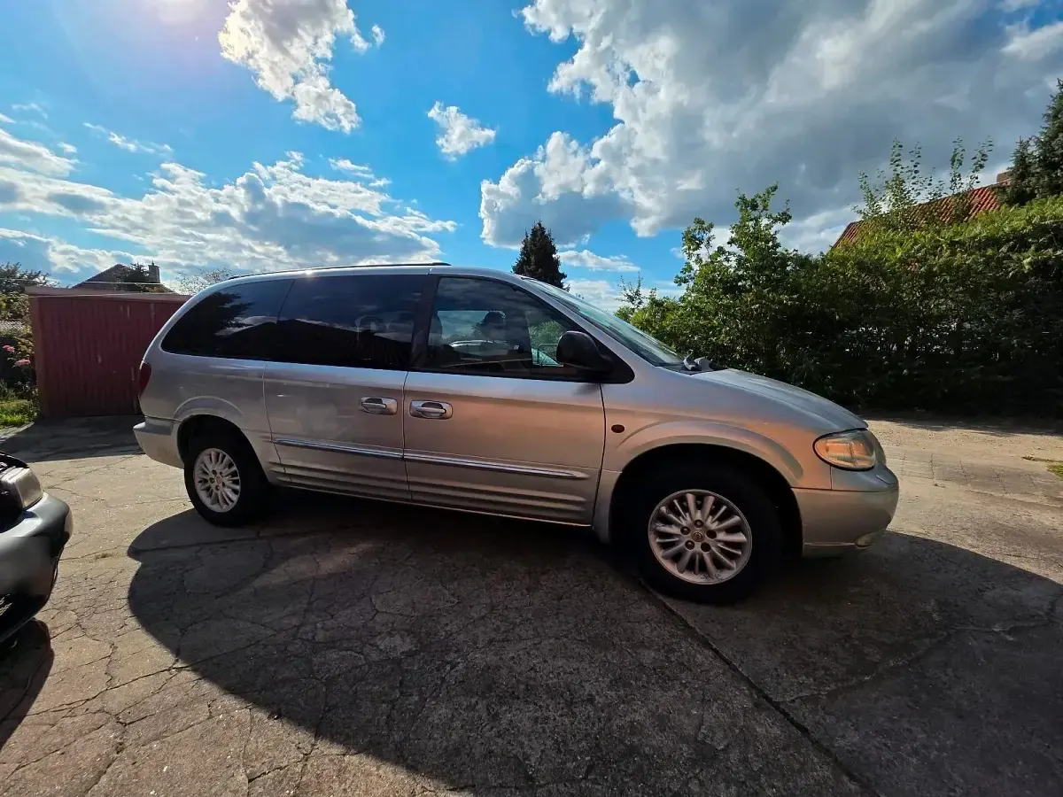 Gebraucht Chrysler Grand Voyager 143 PS (105 kW) 2026 Silber Van / Kleinbus