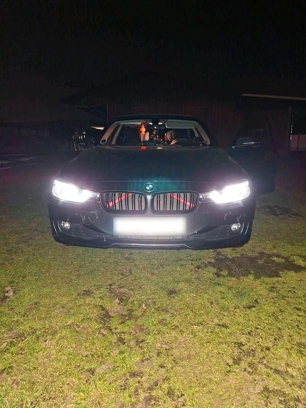 Gebraucht BMW 320 143 PS (105 kW) 2012 Grau Limousine