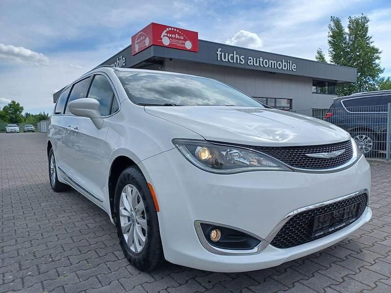 Weiß Gebraucht 2016 Chrysler Pacifica SUV | 20.990 € - Bild 1/4