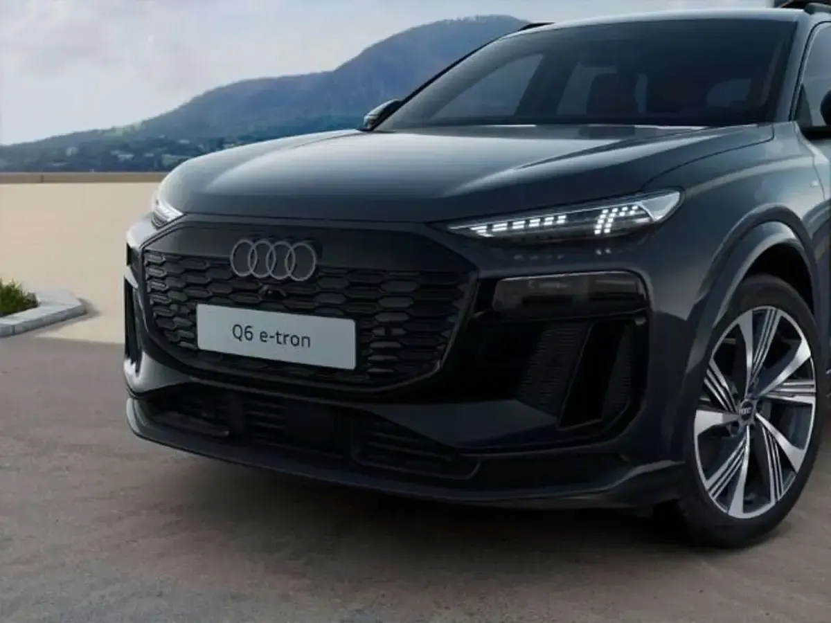 Neu Audi Q6 e-tron Business 225 kW (306 PS) 2026 Grau SUV