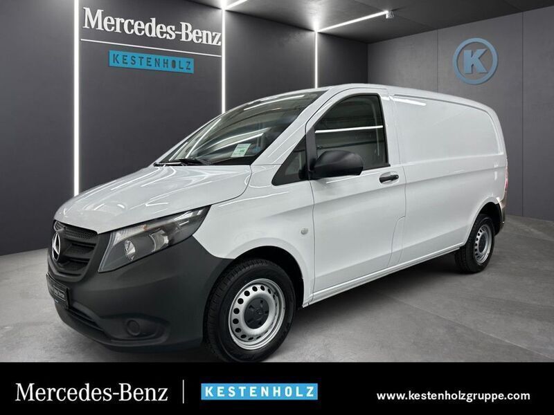 Weiß Gebraucht 2023 Mercedes Vito Van / Kleinbus | 26.168 € (Fairer Preis) - Bild 1/4