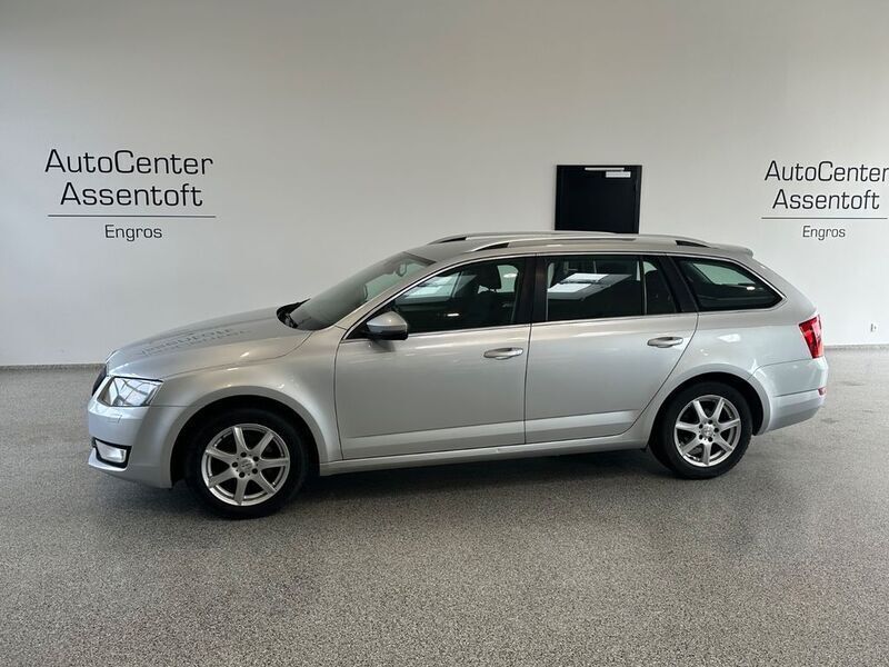 Silber Gebraucht 2016 Skoda Octavia Style Kombi | 5.000 € (Fairer Preis) - Bild 1/3