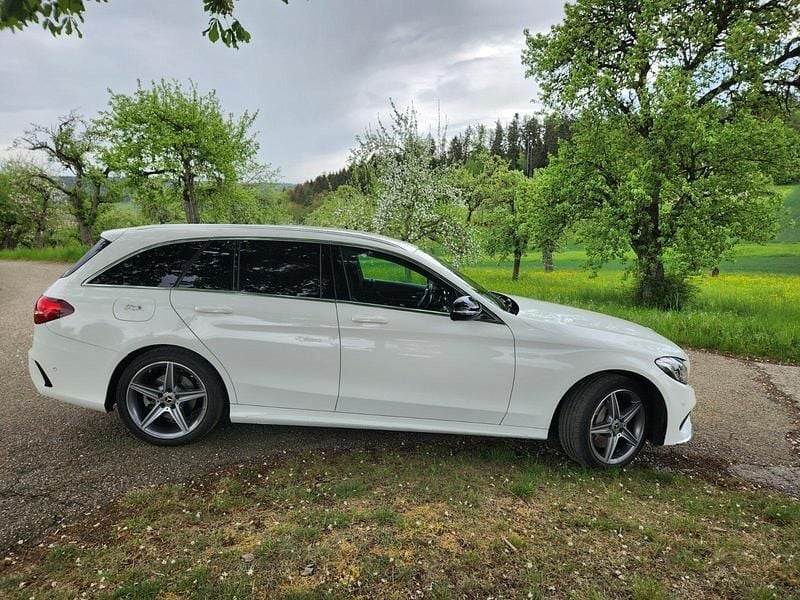 Weiß Gebraucht 2018 Mercedes C250 Kombi | 17.500 € (Fairer Preis) - Bild 1/4