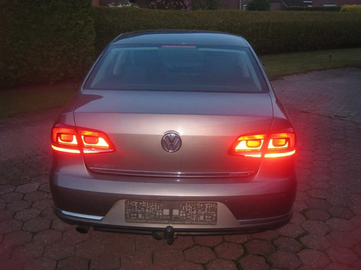 Gebraucht VW Passat Comfortline 122 PS (89 kW) 2011 Braun Limousine