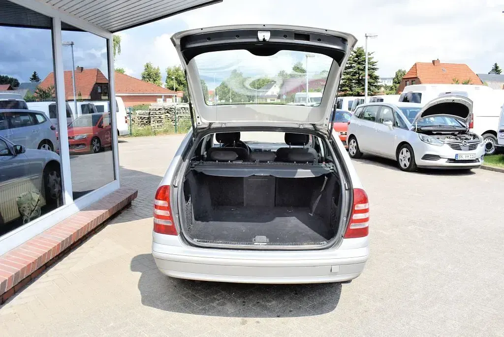 Gebraucht Mercedes C220 Classic 150 PS (110 kW) 2006 Iridiumsilber metallic Kombi