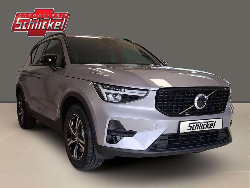Neu Volvo XC40 Plus 163 PS (119 kW) 2025 Aurora silver SUV