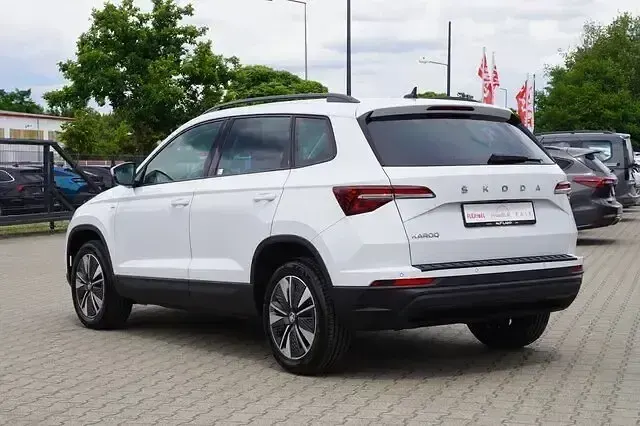 Gebraucht Skoda Karoq Tour 150 PS (110 kW) 2023 Moonweiss metallic (metallic) SUV