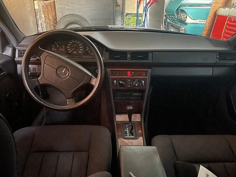 Gebraucht Mercedes 200 136 PS (100 kW) 1995 Blau Kombi