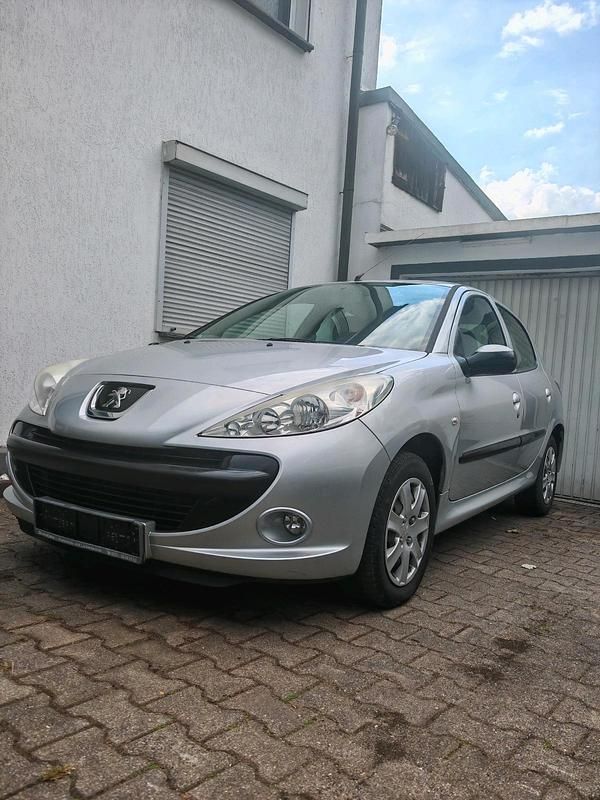 Silber Gebraucht 2009 Peugeot 206+ Kleinwagen | 1.200 € - Bild 1/4