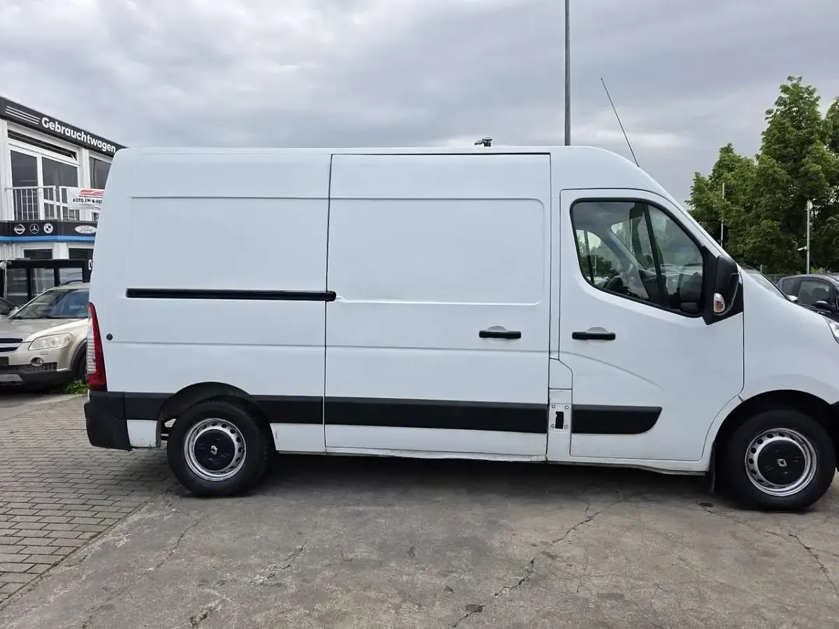Gebraucht Renault Master 131 PS (96 kW) 2017 Gletscherweiss Van