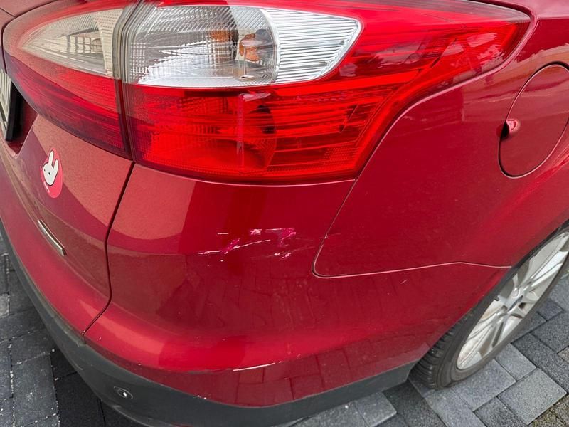 Gebraucht Ford Focus Titanium 125 PS (91 kW) 2012 Rot Kombi