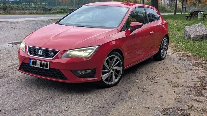 Rot Gebraucht 2013 Seat Leon SC FR Kleinwagen | 6.600 € (Fairer Preis) - Bild 1/4