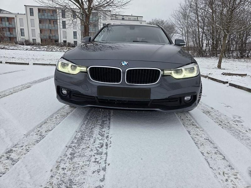 Grau Gebraucht 2016 BMW 318 Kombi | 6.950 € (Fairer Preis) - Bild 1/4