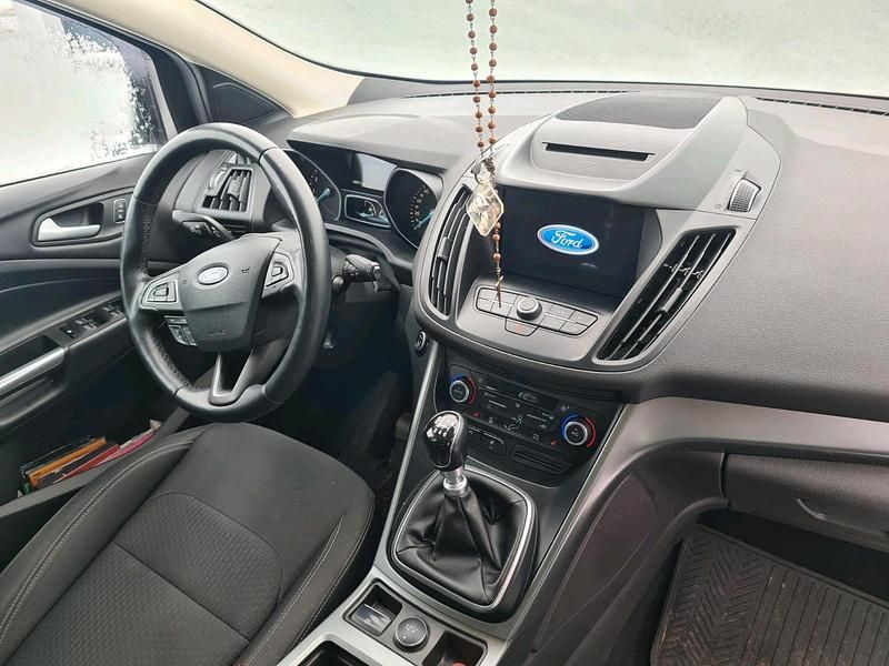Używany Ford Kuga Cool & Connect 150 KM (110 kW) 2019 Srebrny SUV