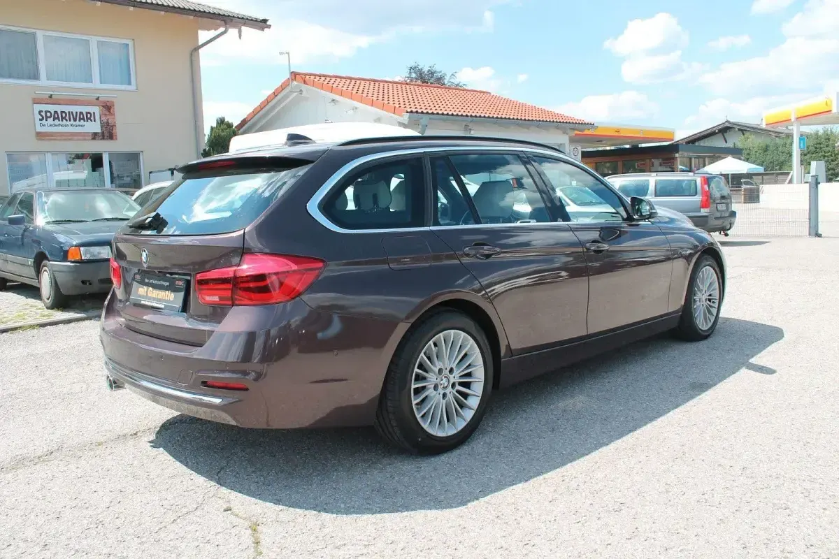 Gebraucht BMW 320 Sport Line 190 PS (139 kW) 2016 Rot Limousine
