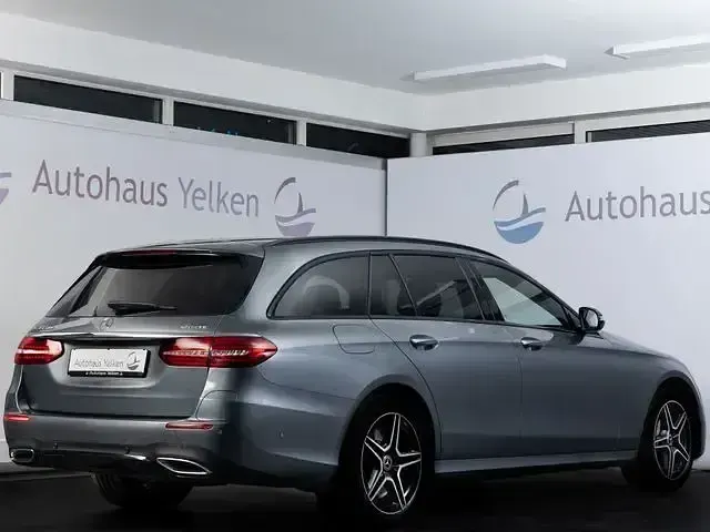 Gebraucht Mercedes E300 AMG line 306 PS (225 kW) 2023 Grau Limousine