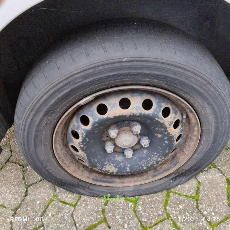 Second-hand Opel Vivaro 90 CP (66 kW) 2012 Alb Monovolum