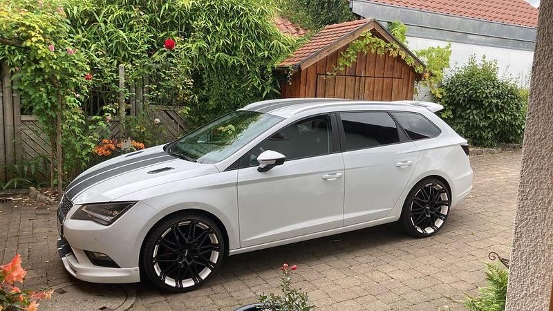 Weiß Gebraucht 2014 Seat Leon ST Style Kombi | 9.200 € (Etwas zu teuer) - Bild 1/1