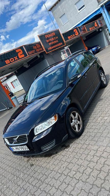 Schwarz Gebraucht 2008 Volvo V50 Kombi | 3.900 € (Fairer Preis) - Bild 1/4