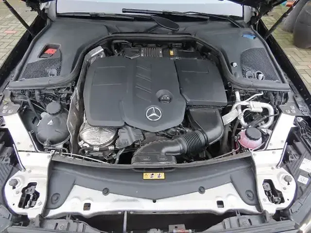 Gebraucht Mercedes E220 Avantgarde 220 PS (161 kW) 2023 Schwarz Limousine