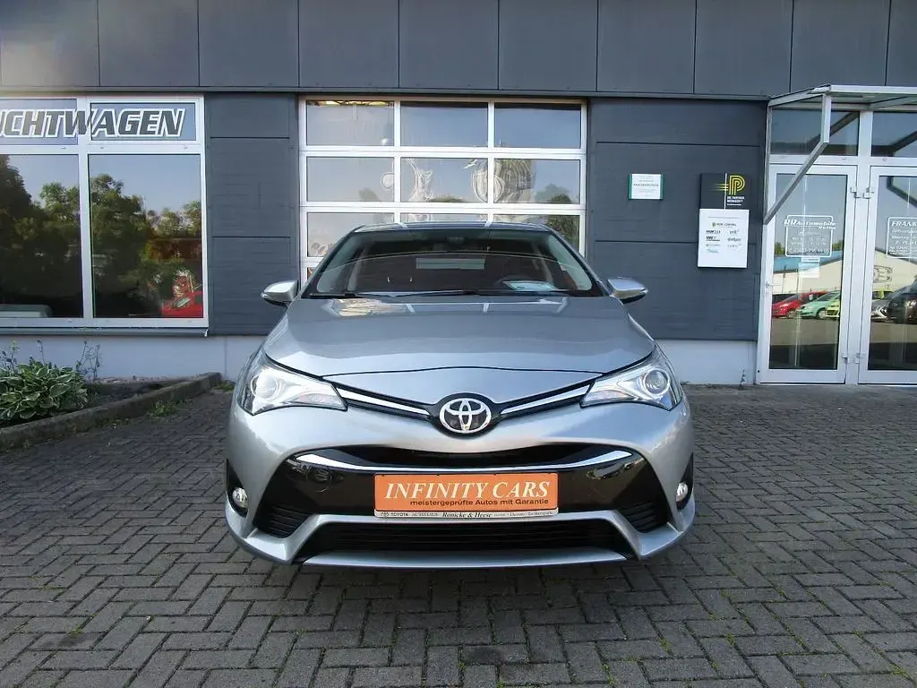 Gebraucht Toyota Avensis Edition-S 147 PS (108 kW) 2016 Grau Limousine