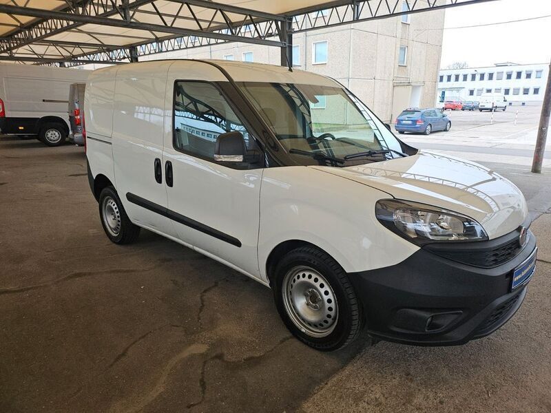 Gebraucht Fiat Doblò 90 PS (66 kW) 2022 Weiß Van / Kleinbus