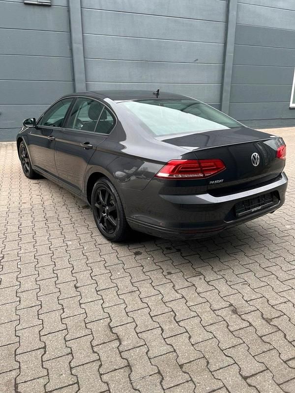 Gebraucht VW Passat 150 PS (110 kW) 2018 Schwarz Limousine