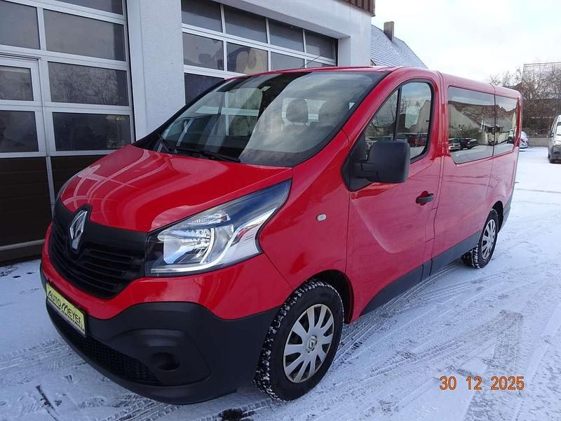 Magmarot Gebraucht 2017 Renault Trafic Expression Van / Kleinbus | 10.500 € (Superpreis) - Bild 1/4