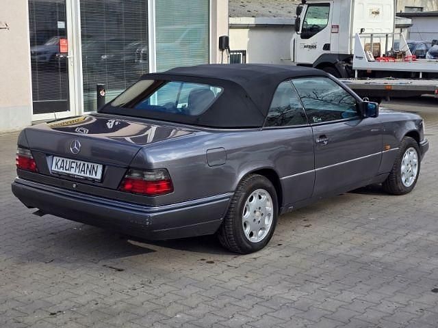 Gebraucht Mercedes E220 150 PS (110 kW) 1996 Grau Cabrio