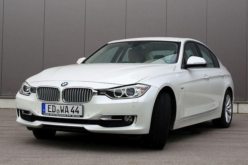 Gebraucht BMW 320 184 PS (135 kW) 2014 Weiß Limousine