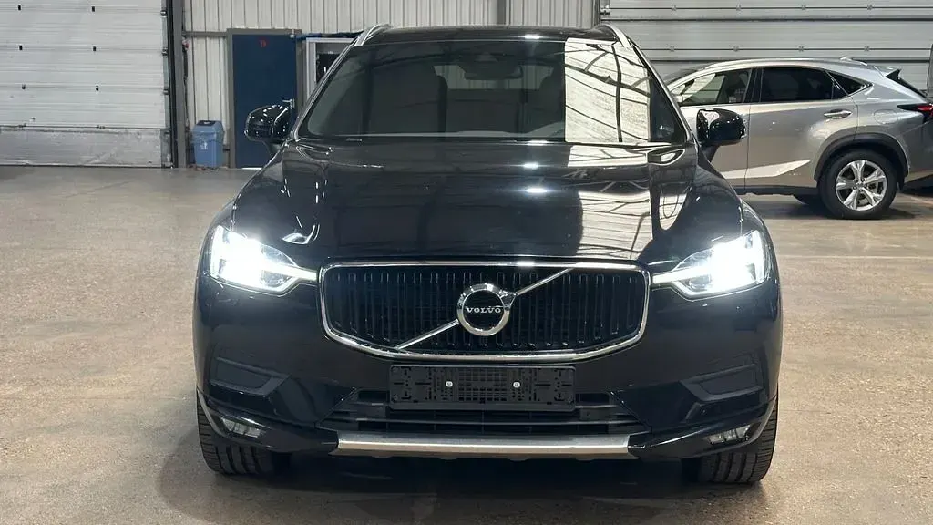 Gebraucht Volvo XC60 Momentum 190 PS (139 kW) 2019 Schwarz SUV