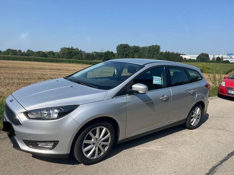 Silber Gebraucht 2018 Ford Focus Trend Limousine | 6.800 € (Superpreis) - Bild 1/4