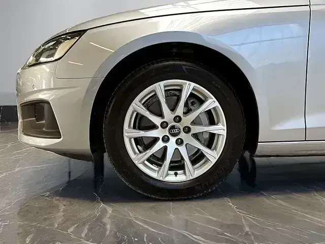 Używany Audi A4 Basis 204 KM (150 kW) 2023 Srebrny Kombi