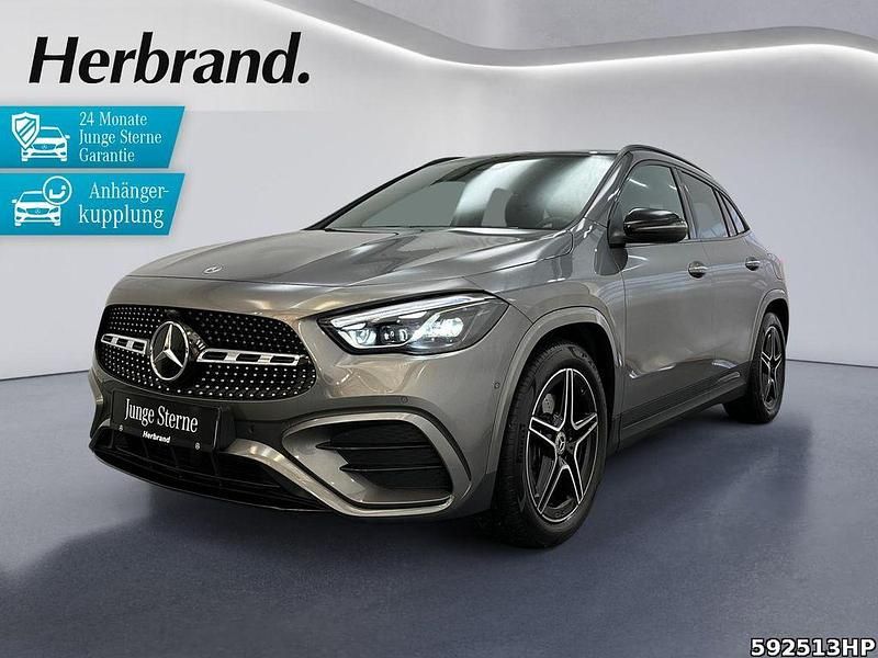 Metalliclack mountaingrau Gebraucht 2024 Mercedes GLA200 AMG line SUV | 42.890 € (Etwas zu teuer) - Bild 1/4