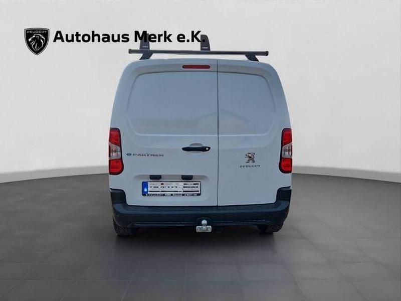 Gebraucht Peugeot Partner Premium 136 PS (100 kW) 2023 Lackierung weiss icy/typ aussenv Van / Kleinbus