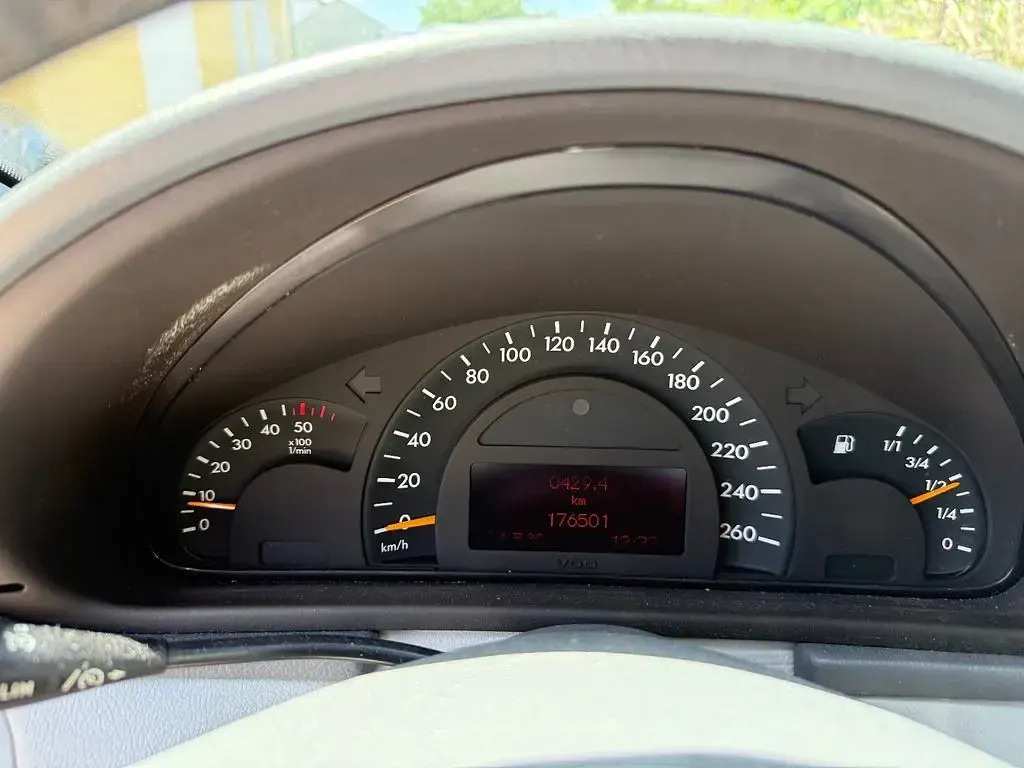 Gebraucht Mercedes C220 150 PS (110 kW) 2003 Silber Limousine