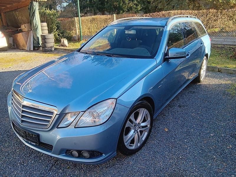 Blau Gebraucht 2010 Mercedes 200 Kombi | 5.000 € - Bild 1/4