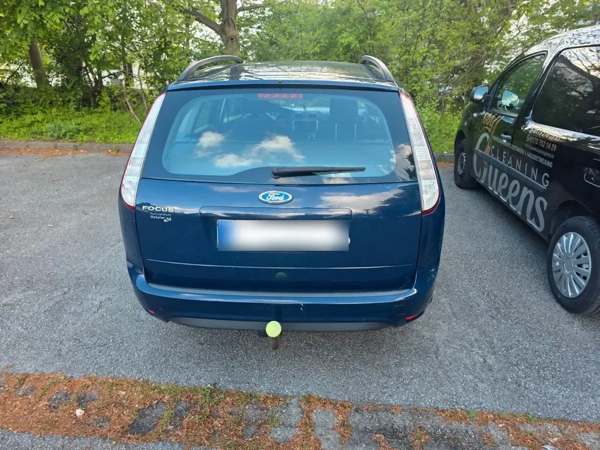 Gebraucht Ford Focus 101 PS (74 kW) 2010 Blau Limousine