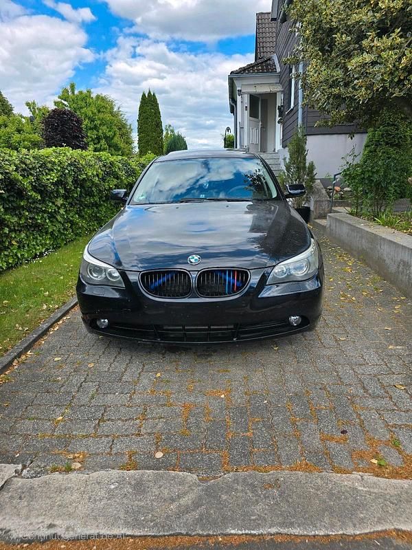 Blau Gebraucht 2005 BMW 523 Limousine | 3.200 € (Guter Preis) - Bild 1/4