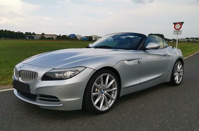 Silber Gebraucht 2010 BMW Z4 Performance Cabrio | 27.960 € (Fairer Preis) - Bild 1/4
