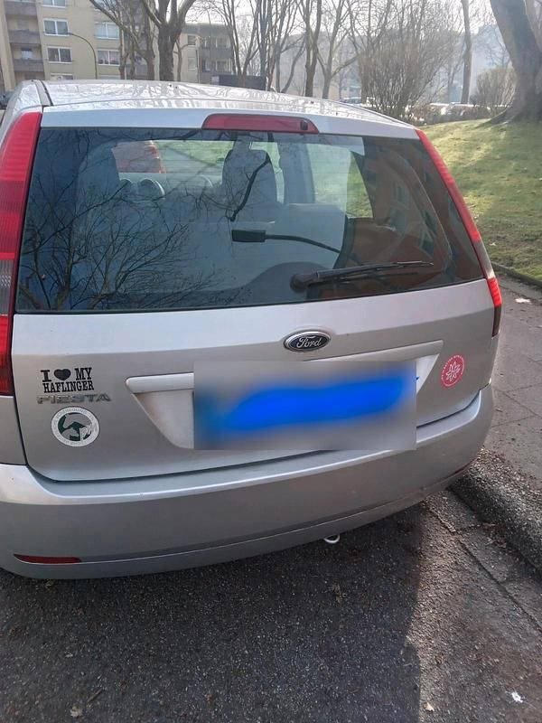 Gebraucht Ford Fiesta 69 PS (50 kW) 2005 Weiß Kleinwagen