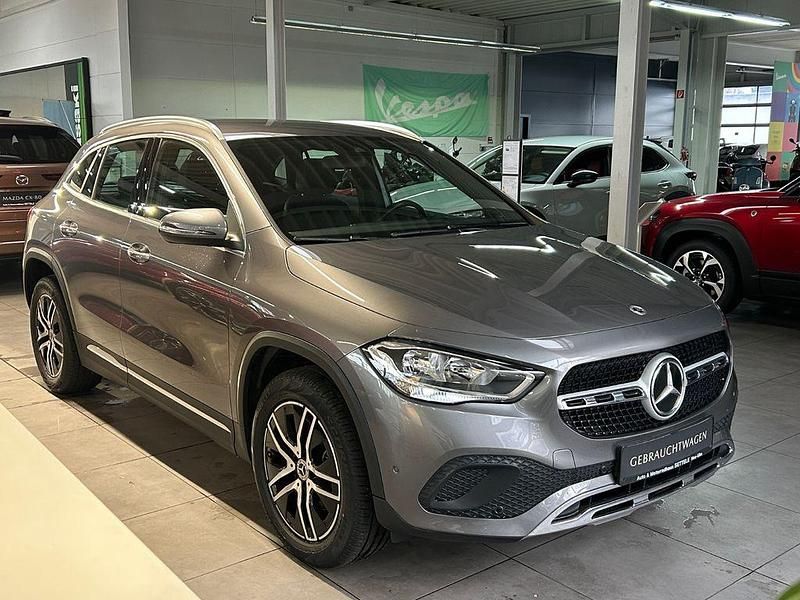 Gebraucht Mercedes GLA200 163 PS (119 kW) 2020 Grau SUV