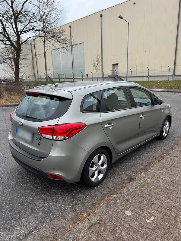 Gebraucht Kia Carens 135 PS (99 kW) 2014 Silber Van / Kleinbus