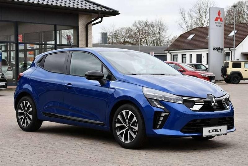 Neu Mitsubishi Colt Plus 91 PS (66 kW) 2025 Royalblau metallic Limousine