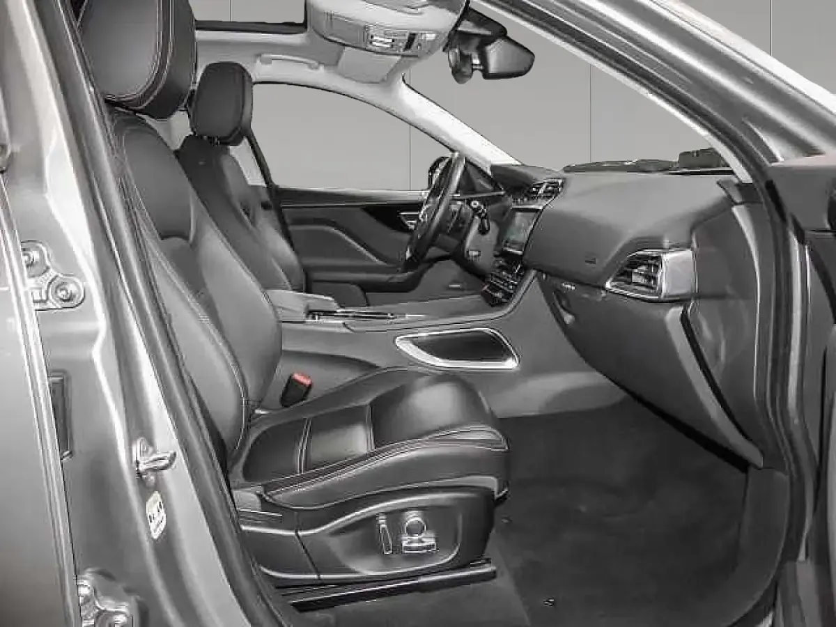 Gebraucht Jaguar F-Pace Prestige 304 PS (223 kW) 2020 Gallium silver SUV