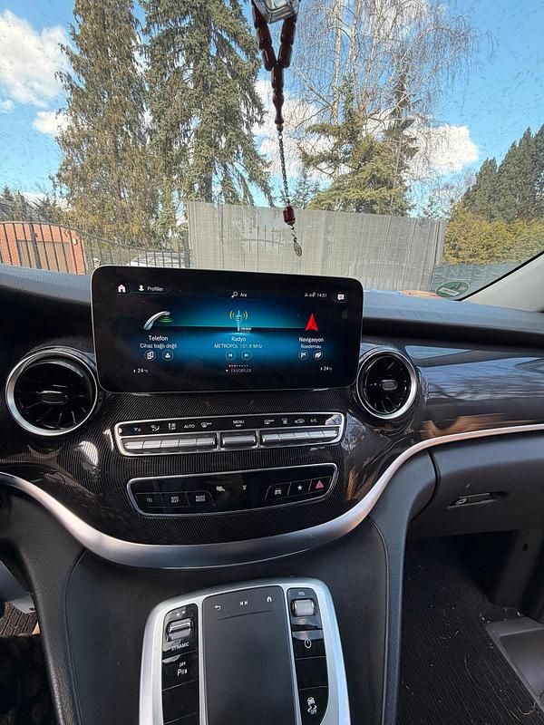 Gebraucht Mercedes V300 237 PS (174 kW) 2021 Schwarz Van / Kleinbus