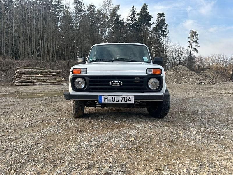 Gebraucht Lada niva 83 PS (61 kW) 2022 Weiß SUV