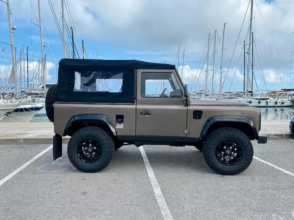 Gebraucht Land Rover Defender 113 PS (83 kW) 1994 Gold SUV