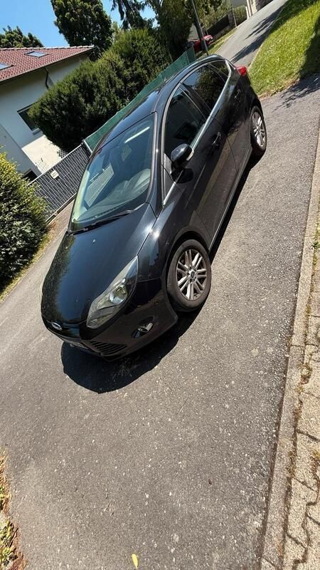 Schwarz Gebraucht 2013 Ford Focus Titanium Limousine | 3.300 € - Bild 1/4