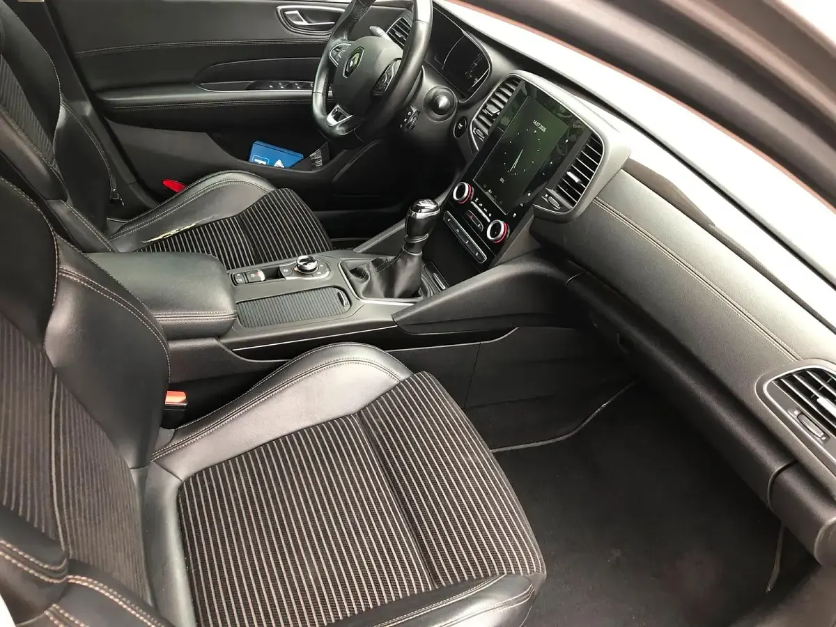 Gebraucht Renault Talisman GrandTour 130 PS (95 kW) 2017 Grau Kombi